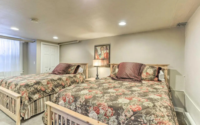 Yard & Grill: Centrally Located Denver Retreat!