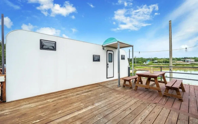 Goseong Jjun Camping Pension