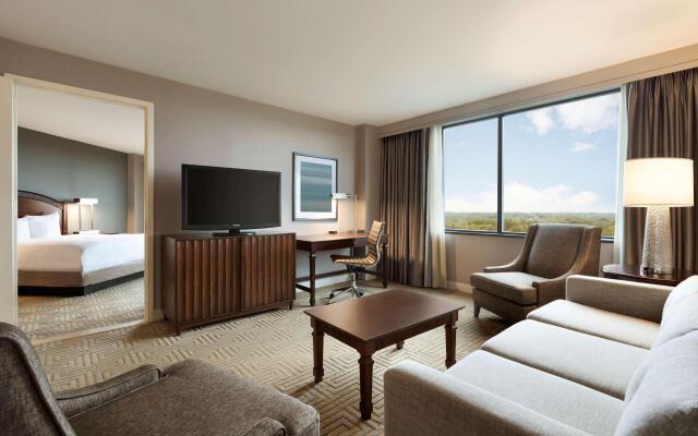 Hilton East Brunswick Hotel & Executive Meeting Center