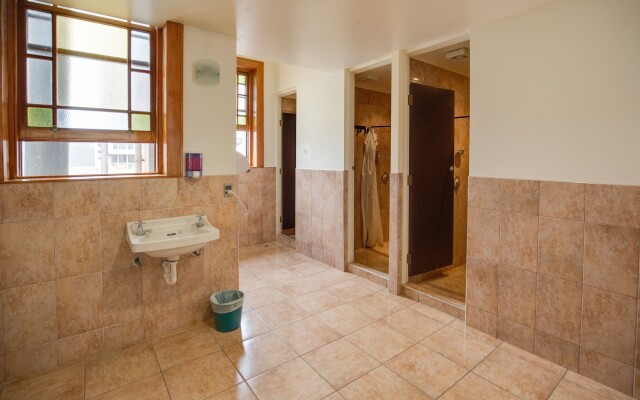 The Cambridge Hotel & Backpackers