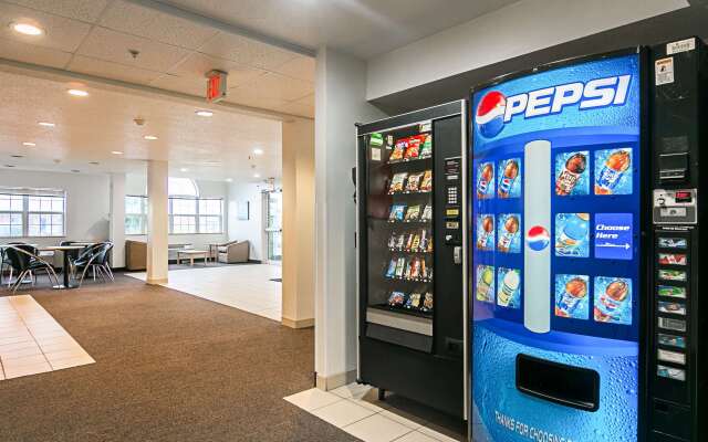 Motel 6 Sycamore, IL