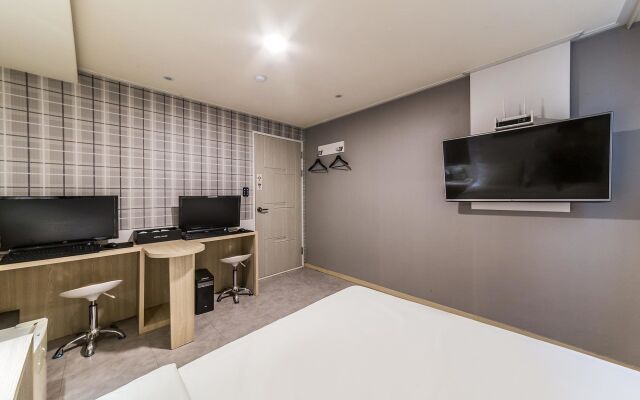 Shine Hotel