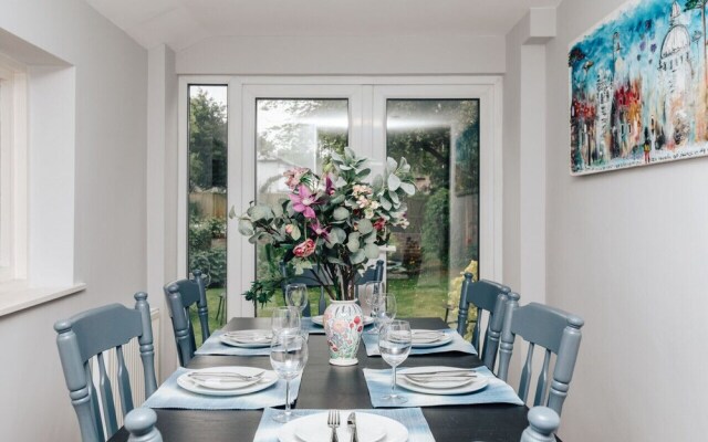 Montpellier House Centrally Located Large Garden - From 300 Per Night