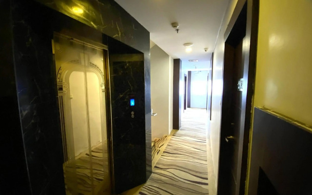 RedDoorz Premium near Grand Batam Mall