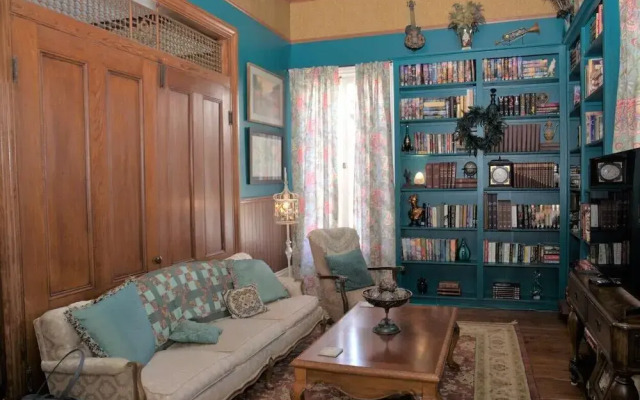 Adams League Historic Inn