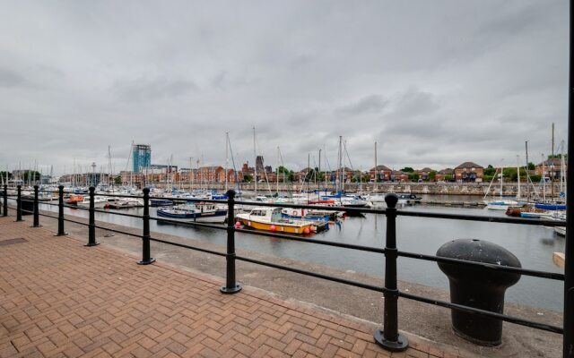 Base Serviced Apartments - The Docks