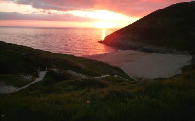 Cysgod y llan