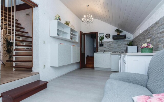 Amazing Home in Kozino With Wifi and 5 Bedrooms