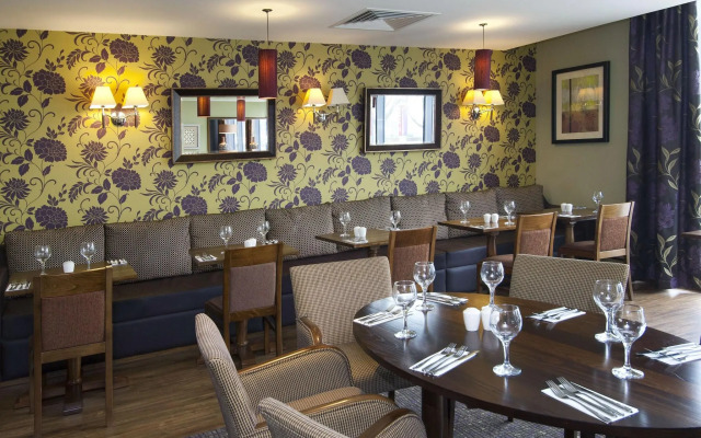 Premier Inn London Heathrow Airport Terminal 5 Hotel
