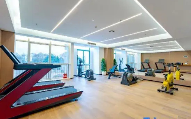 Qingmu Platinum Hotel (Nanjing Moling Subway Station)