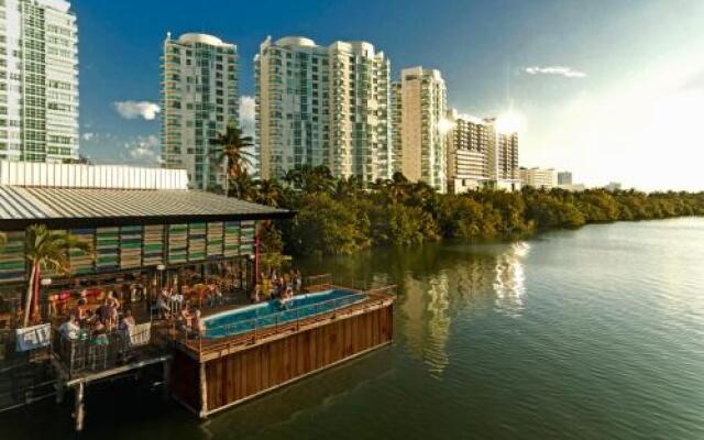 Señor Frogs Hostel - Adults Only