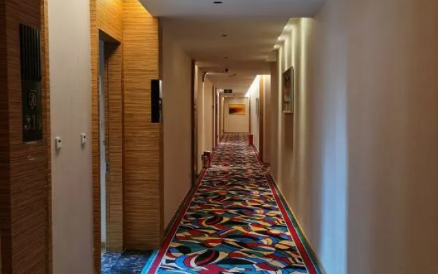 Yalkang Business Hotel (Guangzhou Zhujiang New Town Tancun Subway Station)