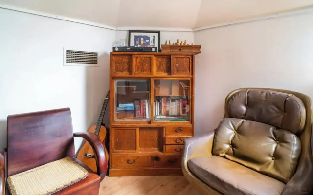 Cozy Apartment w/ Terrace Close to City Center