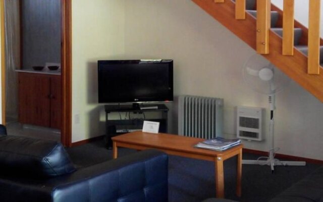 Larchwood Motel