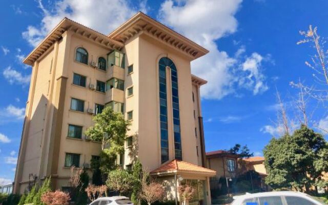 FuXian Lake Holiday House