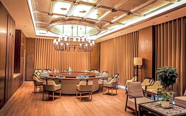 Howard Johnson by Wyndham Bole Plaza Chengwu