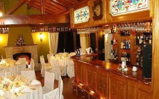 Los Nobles Hostal de Bosque