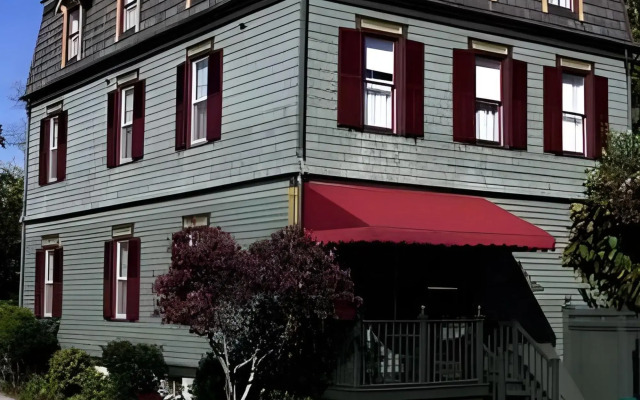 Town & Tide Inn