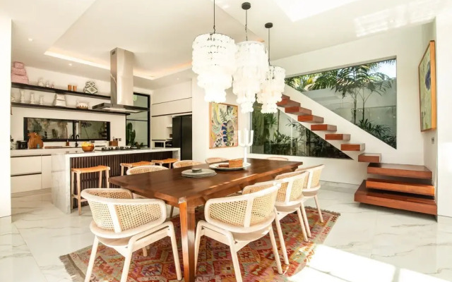 Stunning 6 BR Villa With Breathtaking Scenery