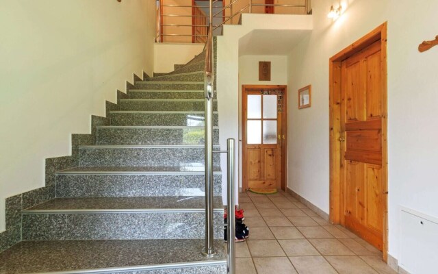 Cosy Apartment in Oto?ac With Balcony