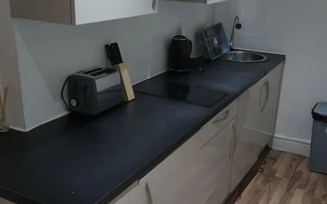 London Bermondsey, 4 People Studio in the Center