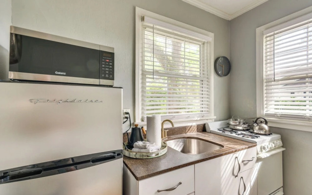 3 Blocks to Pensacola Bay: Charming Apartment!