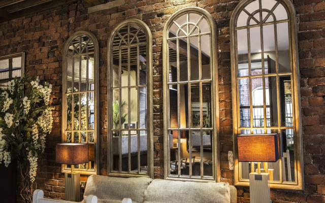 The Cow Hollow Hotel