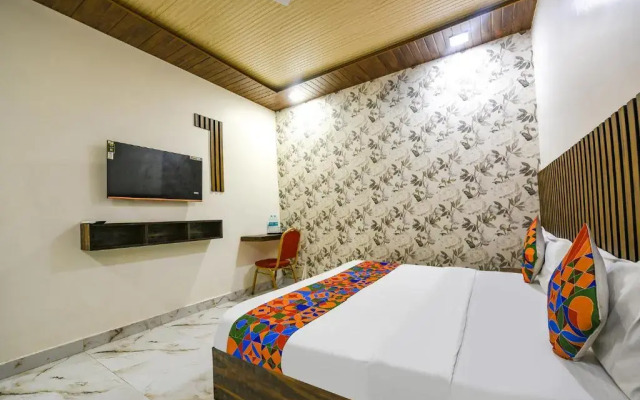 Crystal Palace by OYO Rooms