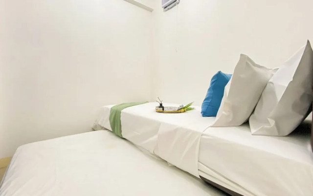 Relaxing And Homey 2Br At Bassura City Apartment