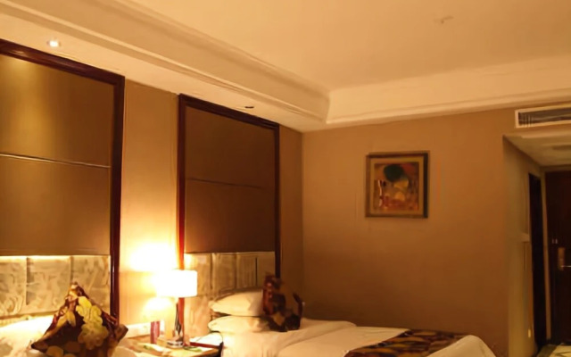 Four Seasons Moon Hotel