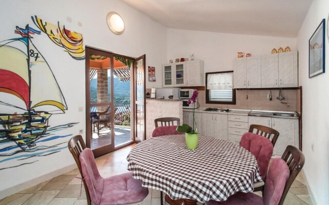 Nice Home in Vinisce With Wifi and 5 Bedrooms