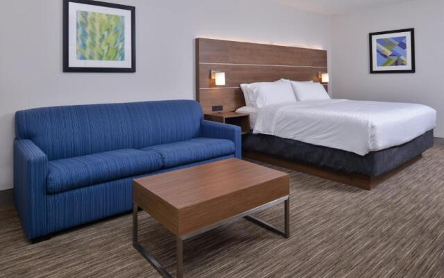 Holiday Inn Express & Suites Marshalltown, an IHG Hotel