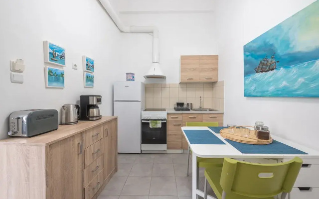 Cloudkeys Spacious Family Home in Thisio