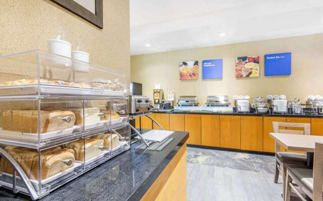 Comfort Inn & Suites