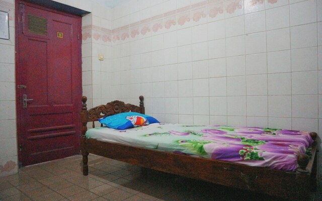 OYO Life 1972 Aman Family Inn Syariah