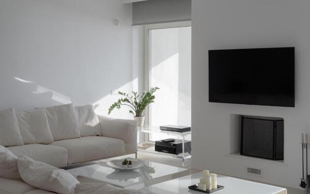 Luxurious Beachfront Villa Maira