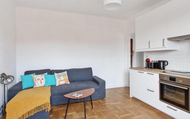 Modern and bright flat in a calm street close to Nice station - Welkeys