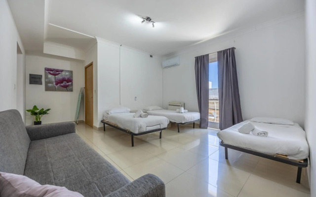 Hard to come by - modern & huge house in Sliema