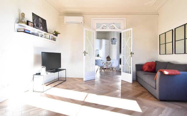 Palau in Barcelona with 2 bedrooms and 2 bathrooms