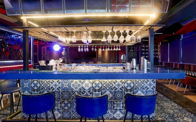 Elegant Stays With Rooftop Restro and Hill View