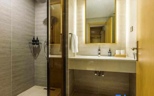 Starway Hotel (Zhengzhou East Railway Station Dongfeng South Road)