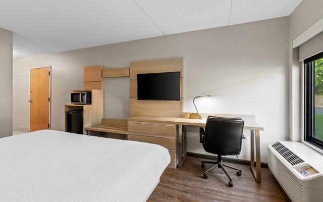 Days Inn & Suites by Wyndham Peachtree Corners/Norcross