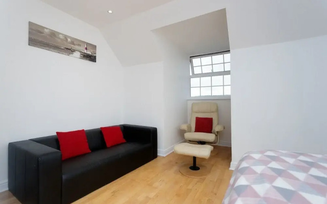 Leeds Townhouse Apartments 7 Beds in 4 Bedrooms