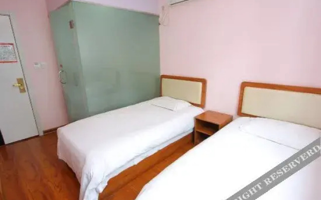 Yixin Business Hotel (Changchun Railway Station Heishui Road)