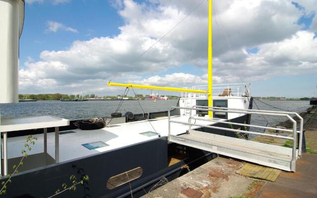 Authentic Ship with a stunning view!