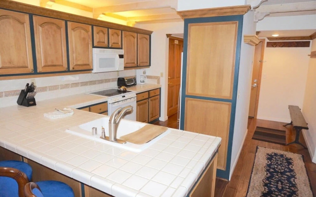 Beautiful Remodeled 2-bedroom Condo