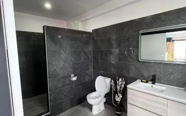 2 accomodations -Studio du Manoir -Le Manoir