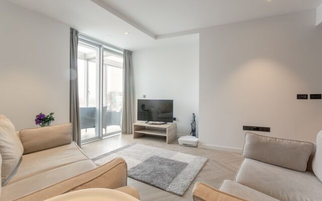 Incredible 1 Bedroom Penthouse with Balcony in Battersea