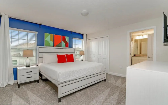 Modern Townhome W/private Pool & Free Water Park!