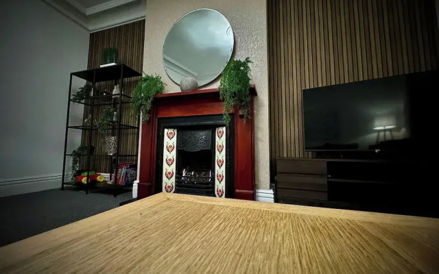 Sleeps10-parking-garden-hottub-petfriendly